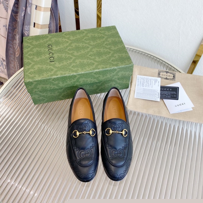 G*u*i flat shoes